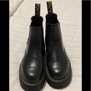 Dr MARTENS Polished
Smooth Platform
Chelsea Boots